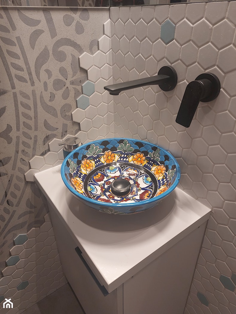 Niebieska łazienka dla gości - zdjęcie od Cerames - Homebook