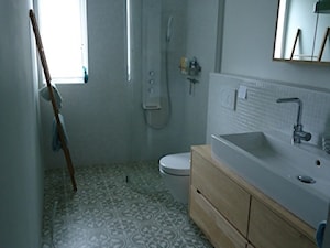 Płytki na podłodze w łazience - zdjęcie od Cerames