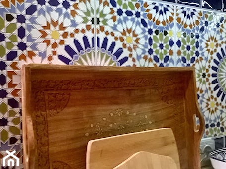 Aranżacje wnętrz - Kuchnia: Płytki marokańskie jako pasek ozdobny w kuchni - Cerames. Przeglądaj, dodawaj i zapisuj najlepsze zdjęcia, pomysły i inspiracje designerskie. W bazie mamy już prawie milion fotografii!