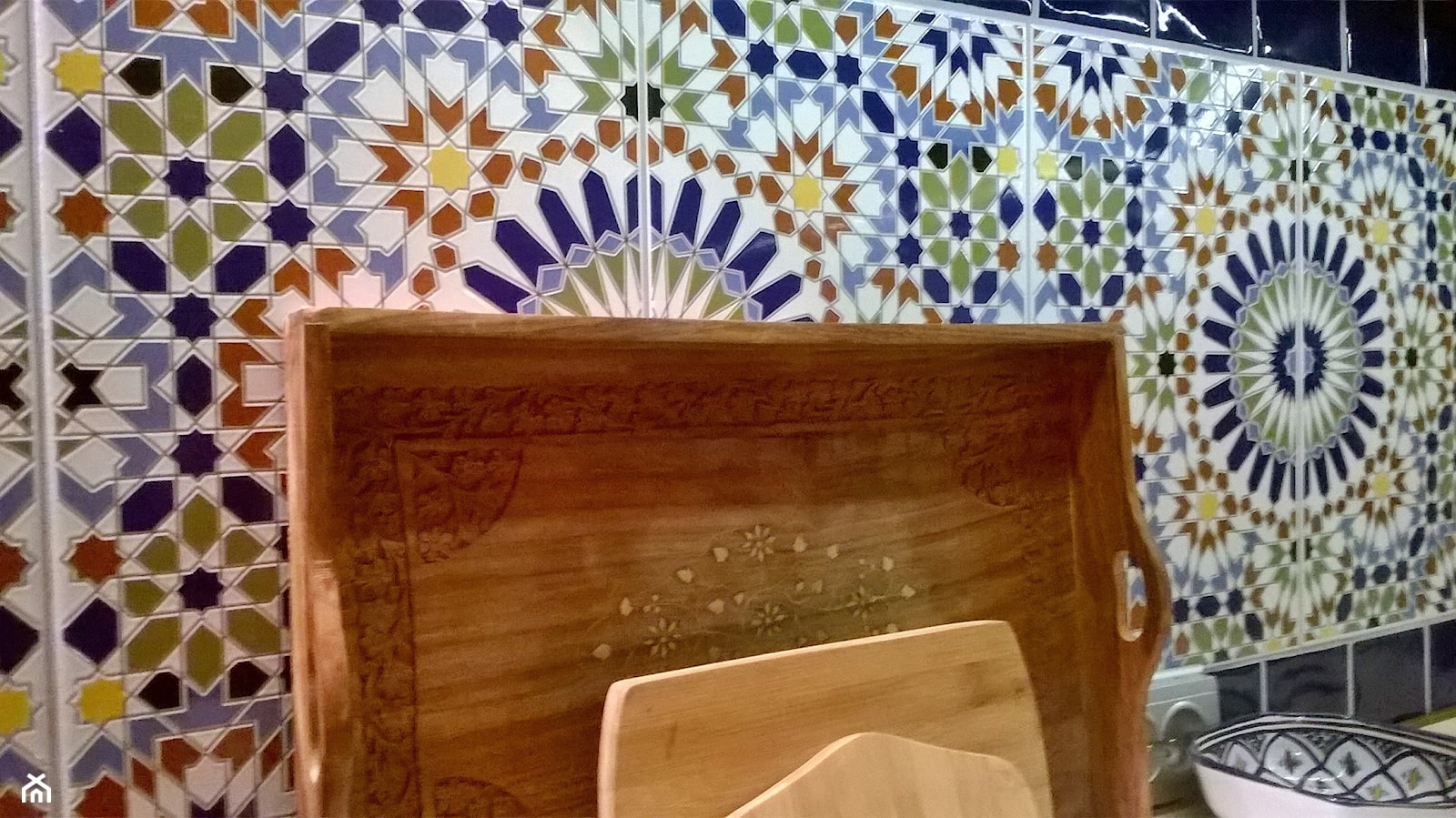 Płytki marokańskie jako pasek ozdobny w kuchni - zdjęcie od Cerames - Homebook
