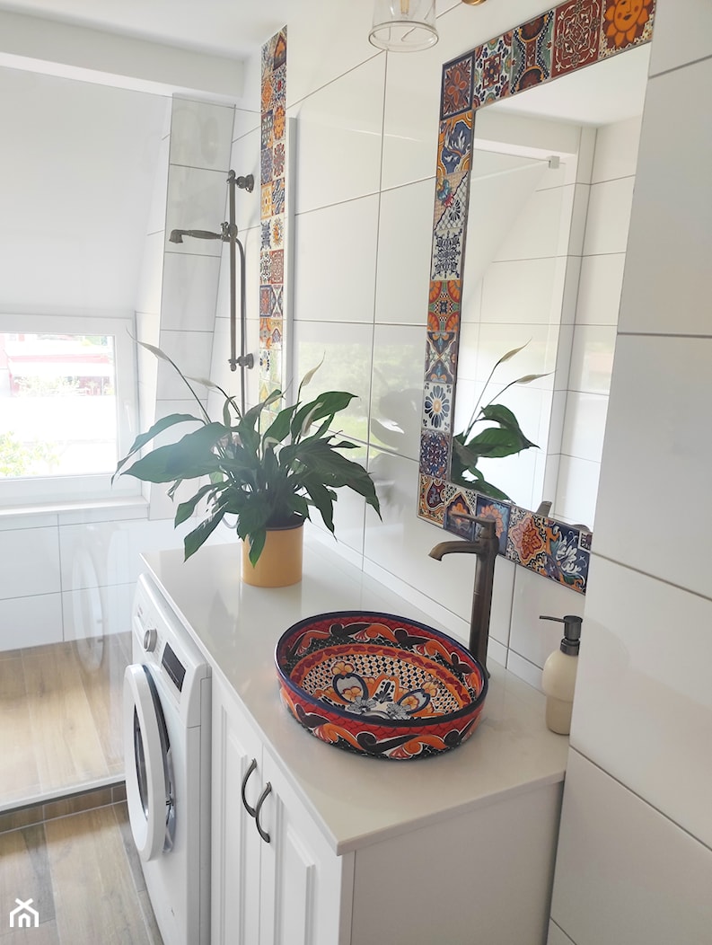 Łazienka z płytkami i umywalką meksykańską - zdjęcie od Cerames - Homebook