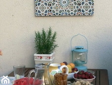 Aranżacje wnętrz - Ogród: Płytki marokańskie na ścianie w ogrodzie - Cerames. Przeglądaj, dodawaj i zapisuj najlepsze zdjęcia, pomysły i inspiracje designerskie. W bazie mamy już prawie milion fotografii!