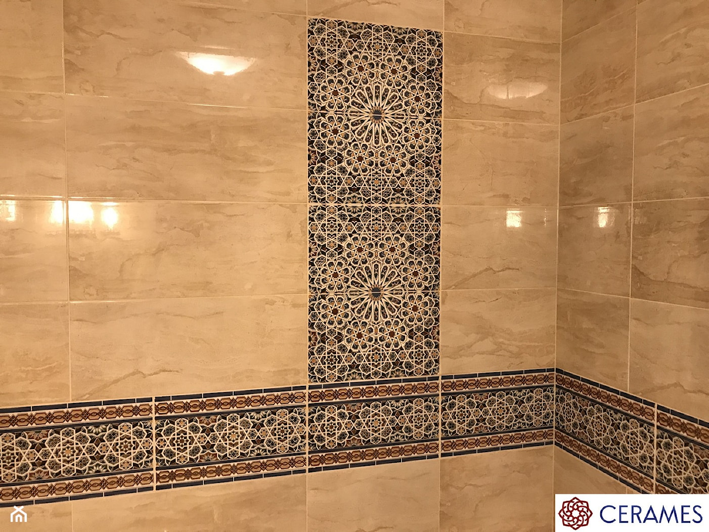 Niebanalne płytki marokańskie w łazience - zdjęcie od Cerames - Homebook