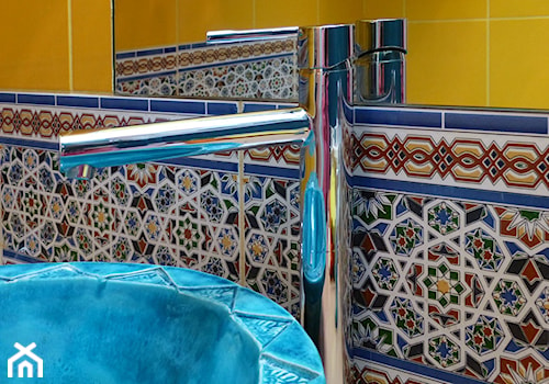Pasek dekoracyjny z płytek marokańskich w łazience - zdjęcie od Cerames