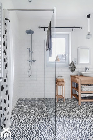 Płytki cementowe na podłodze w łazience - zdjęcie od Cerames - Homebook