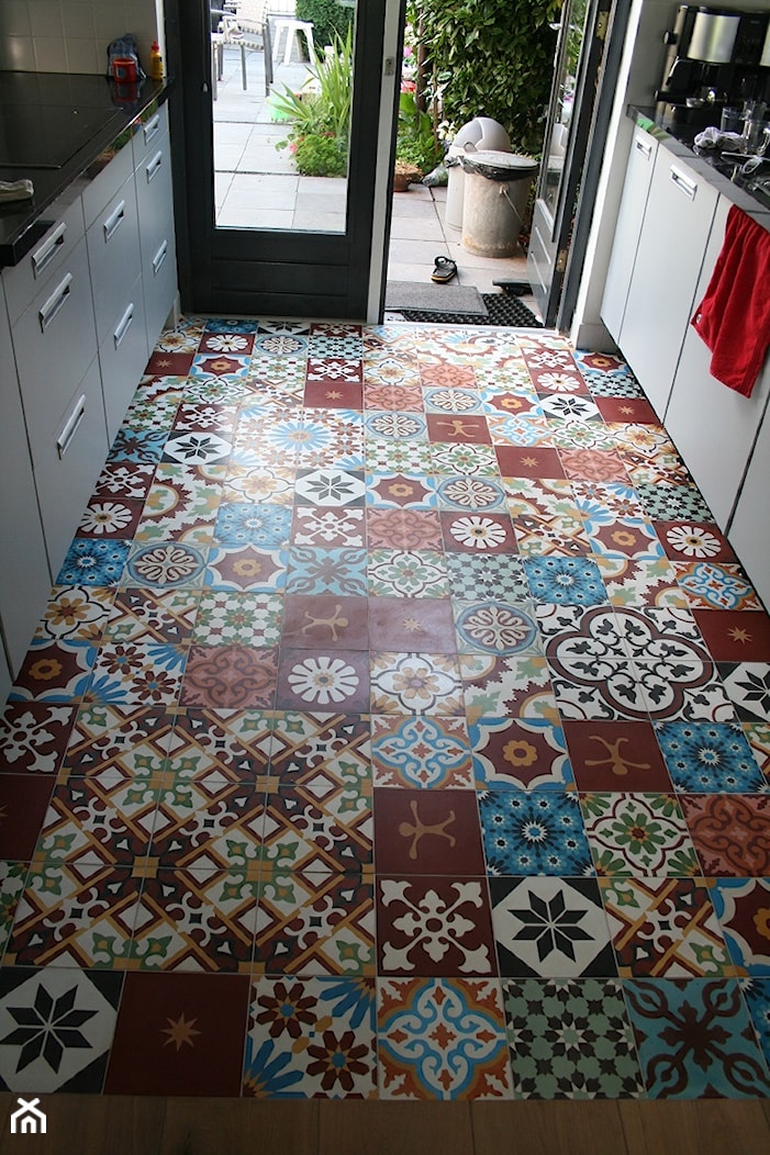 Patchworki na podłodze w kuchni - zdjęcie od Cerames - Homebook