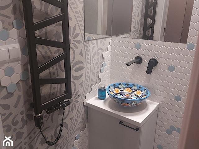 Niebieska łazienka dla gości