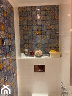 Płytki meksykańskie jako element ściany w łazience - zdjęcie od Cerames - Homebook