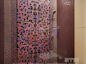 Zdobienie z płytek mozaikowych w łazience - zdjęcie od Cerames
