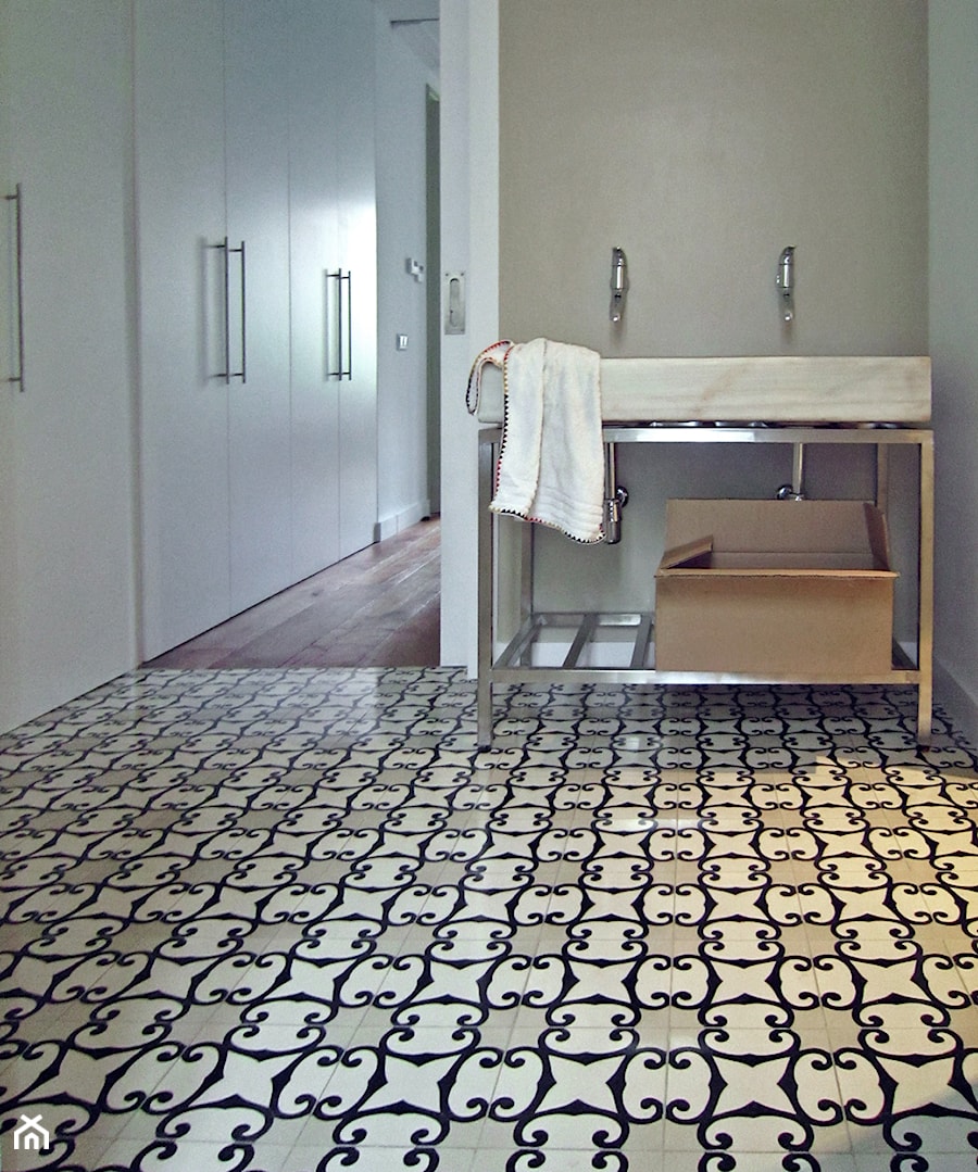 Płytki cementowe na podłodze w łazience - zdjęcie od Cerames