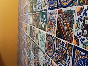 Ściana z meksykańskich patchworków w naszym nowym biurze - zdjęcie od Cerames