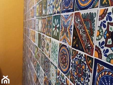 Aranżacje wnętrz - Biuro: Ściana z meksykańskich patchworków w naszym nowym biurze - Cerames. Przeglądaj, dodawaj i zapisuj najlepsze zdjęcia, pomysły i inspiracje designerskie. W bazie mamy już prawie milion fotografii!