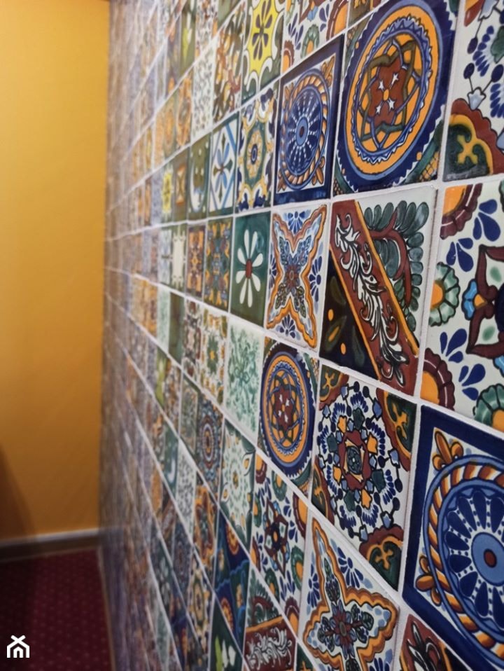 Ściana z meksykańskich patchworków w naszym nowym biurze - zdjęcie od Cerames