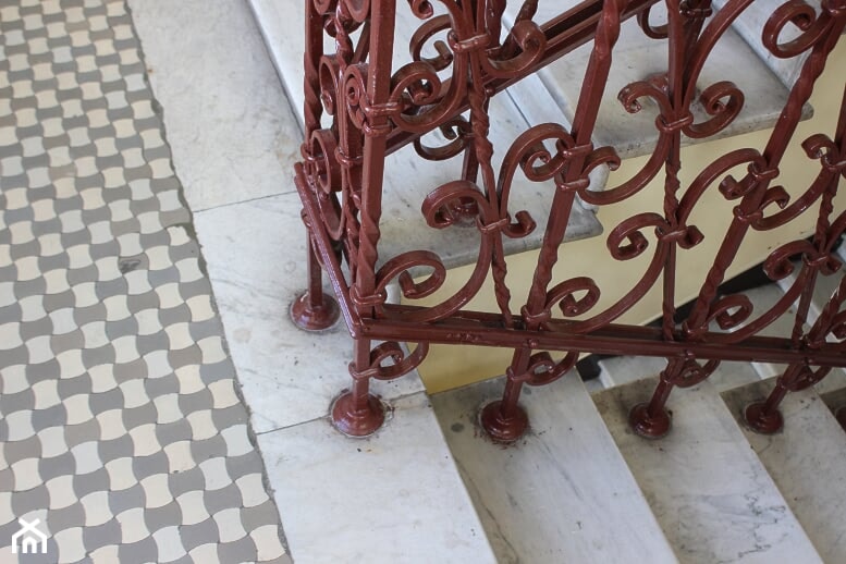 Gorseciki - pomysł na posadzkę na klatce schodowej - zdjęcie od Cerames - Homebook