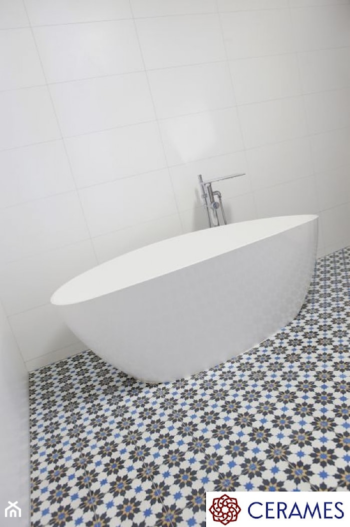 Płytki cementowe w łazience na podłodze - Bez okna łazienka, styl tradycyjny - zdjęcie od Cerames - Homebook