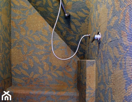 Mozaikowe płytki pod prysznicem - zdjęcie od Cerames