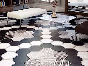 Płytki heksagonalne na podłodze w salonie - zdjęcie od Cerames