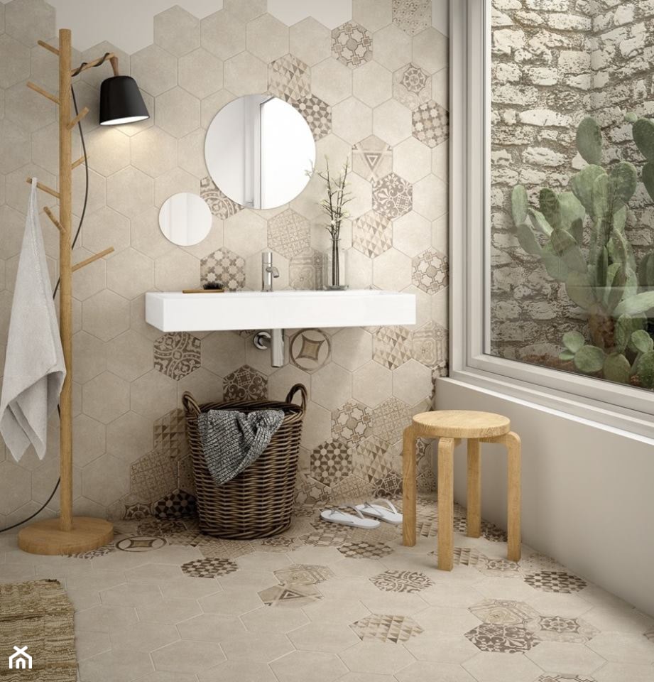 Płytki heksagonalne na ścianie w łazience - zdjęcie od Cerames - Homebook