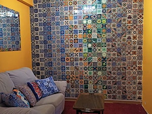 Ściana z patchworków w naszym salonie w nowym biurze - zdjęcie od Cerames