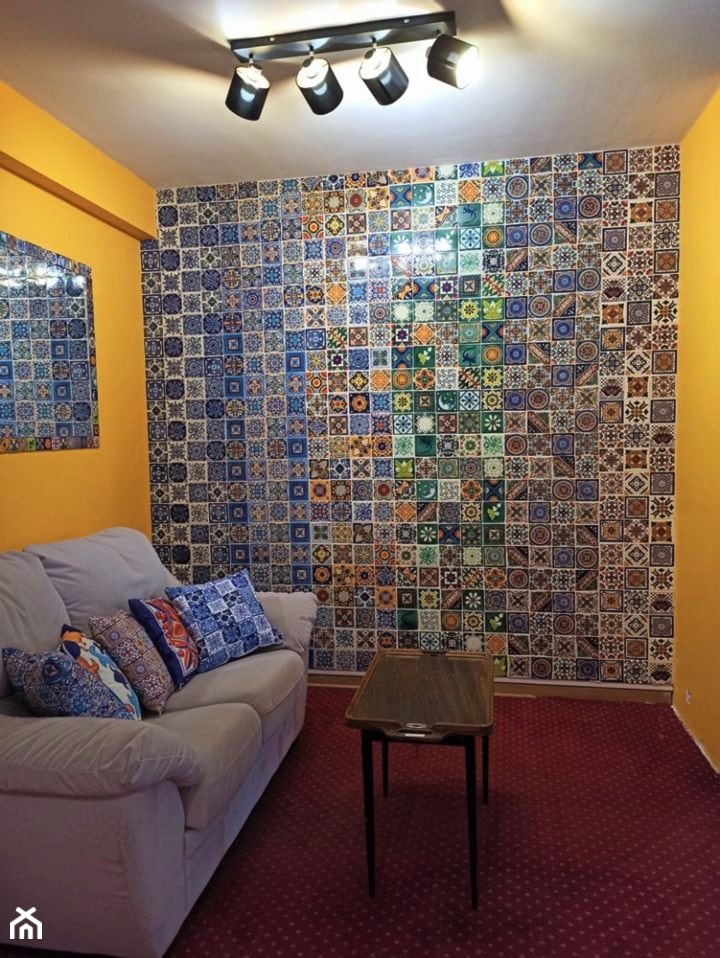 Ściana z patchworków w naszym salonie w nowym biurze - zdjęcie od Cerames