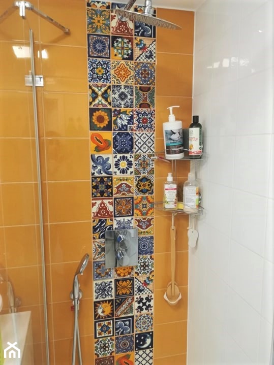 Patchworki na ścianie pod prysznicem - zdjęcie od Cerames - Homebook