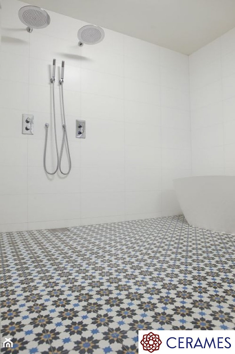 Płytki cementowe w łazience na podłodze - Łazienka, styl tradycyjny - zdjęcie od Cerames