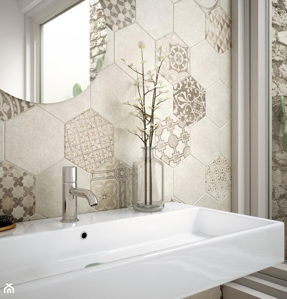 Płytki heksagonalne na ścianie w łazience - zdjęcie od Cerames - Homebook