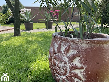 Aranżacje wnętrz - Ogród: Tierra cielo - meksykańska donica ogrodowa - Cerames. Przeglądaj, dodawaj i zapisuj najlepsze zdjęcia, pomysły i inspiracje designerskie. W bazie mamy już prawie milion fotografii!