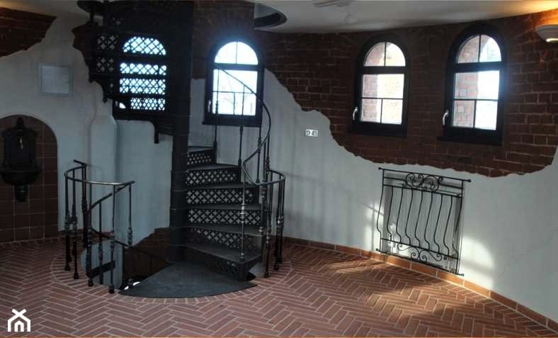 Terakota na posadzce koło schodów - zdjęcie od Cerames - Homebook