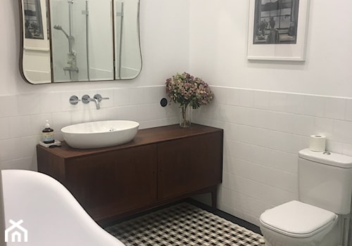 Piękna łazienka w klasycznym stylu, podłoga gorseciki - zdjęcie od Cerames