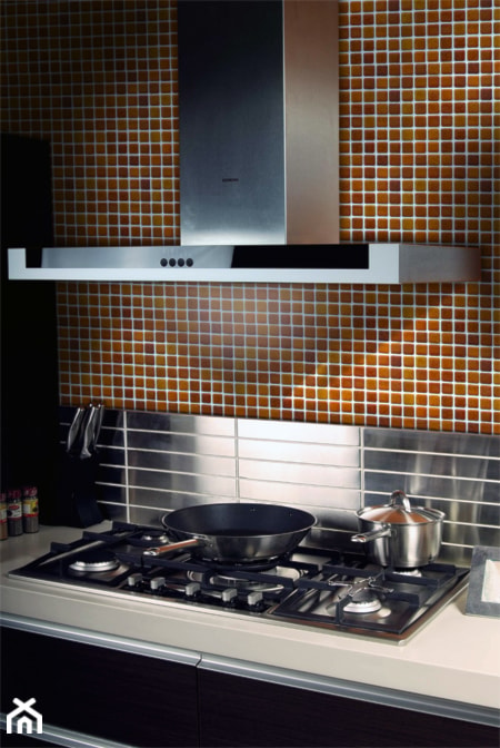 Mozaikowe płytki na ścianie w kuchni - zdjęcie od Cerames - Homebook