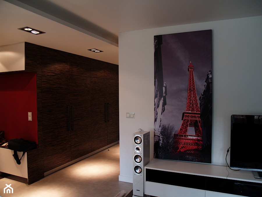 mieszkanie z kontrastami czarno-czerwonymi - Hol / przedpokój, styl nowoczesny - zdjęcie od projektowanie wnetrz warszawa
