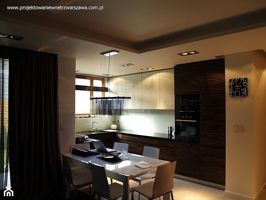mieszkanie z kontrastami czarno-czerwonymi - Kuchnia - zdjęcie od projektowanie wnetrz warszawa