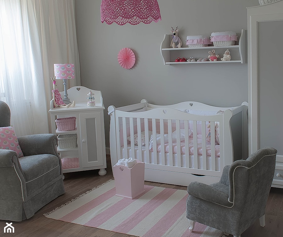 Mały szary pokój dziecka dla niemowlaka dla dziewczynki - zdjęcie od Meble Nizio
