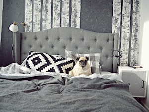 Mała biała szara sypialnia, styl skandynawski - zdjęcie od Mieszkanie to wyzwanie