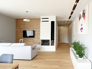 Salon połączony z jadalnią i otwartą kuchnią - zdjęcie od Katrilo Projektowanie wnętrz