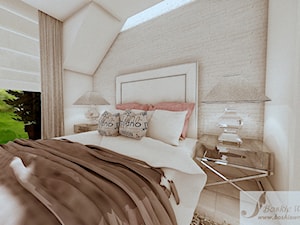 ARANŻACJA DOMU W GŁOGOWIE 1 - Mała beżowa sypialnia z balkonem / tarasem, styl glamour - zdjęcie od Boskie Wnetrza i Ty