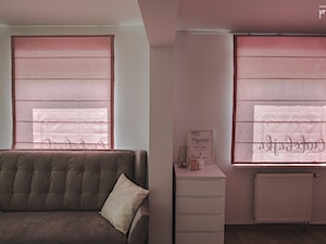CUDOBAJKA NAILS & MAKEUP ROOM - wnętrze ozdobiły różowe rolety rzymskie - zdjęcie od PRESTIGE studio aranżacji okien