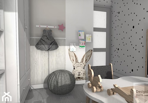 Pokoik trzyletniej Liwii - Średni biały czarny pokój dziecka dla dziecka dla dziewczynki, styl skandynawski - zdjęcie od Designbox Marta Bednarska-Małek