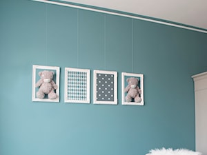 Wieszanie obrazów na ścianie - Pokój dziecka, styl minimalistyczny - zdjęcie od Systemy zawieszeń obrazów
