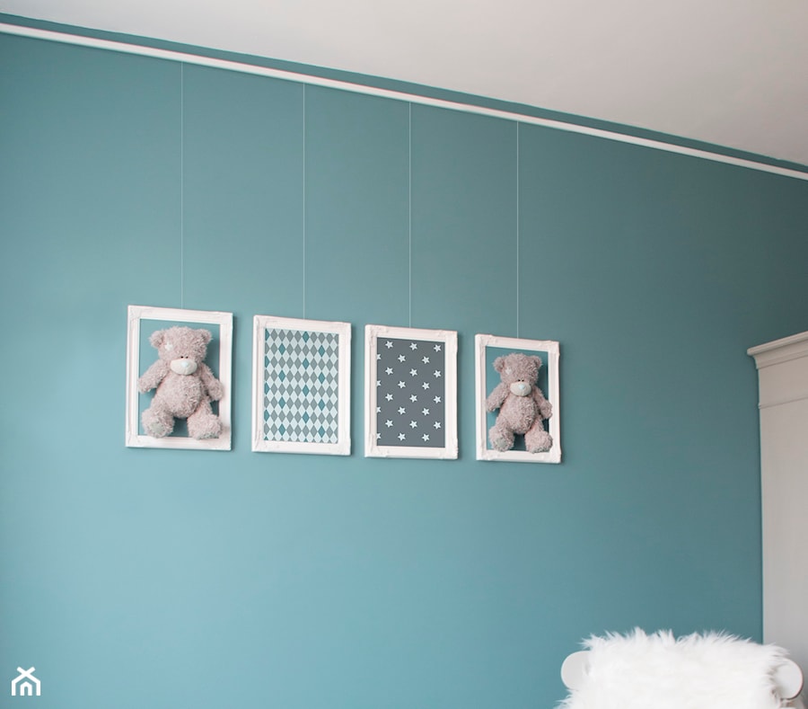 Wieszanie obrazów na ścianie - Pokój dziecka, styl minimalistyczny - zdjęcie od Systemy zawieszeń obrazów