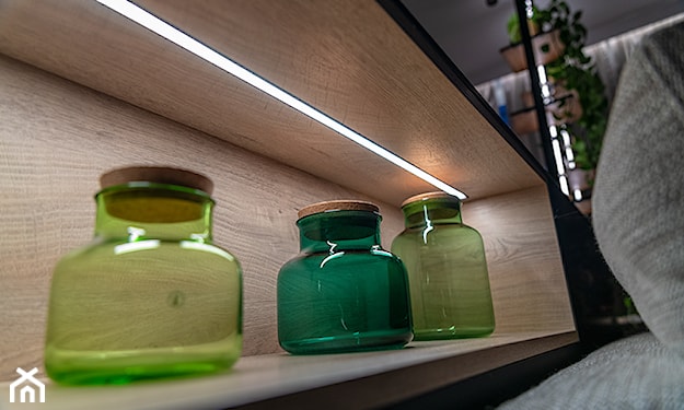 Aranżacja kuchni - doświetlenie wnętrza szafek taśmami LED