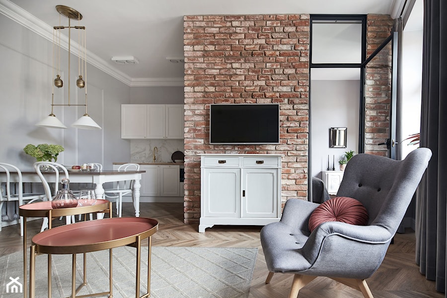 Apartament do wynajęcia z różowymi akcentami. - Mały szary salon z kuchnią z jadalnią, styl nowoczesny - zdjęcie od double look design