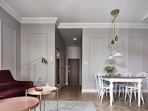 Apartament do wynajęcia z różowymi akcentami. - Mały szary salon z kuchnią z jadalnią, styl nowoczesny - zdjęcie od double look design