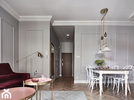 Aranżacje wnętrz - Salon: Apartament do wynajęcia z różowymi akcentami. - Mały szary salon z kuchnią z jadalnią, styl nowoczesny - double look design. Przeglądaj, dodawaj i zapisuj najlepsze zdjęcia, pomysły i inspiracje designerskie. W bazie mamy już prawie milion fotografii!