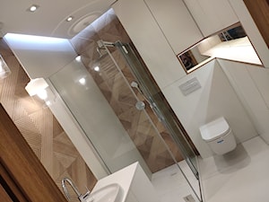 oleba łazienka nowoczesna 2020 brązowo biała - zdjęcie od ABC Remonty oleba