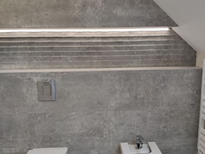Łazienka na poddaszu wc podwieszane - zdjęcie od ABC Remonty oleba