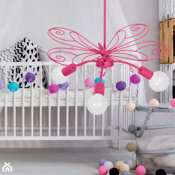 Mały różowy pokój dziecka dla niemowlaka dla dziewczynki - zdjęcie od Lampy Decoland