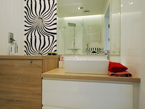 Mieszkanie - biel i drewno - Łazienka, styl nowoczesny - zdjęcie od INDOMDESIGN