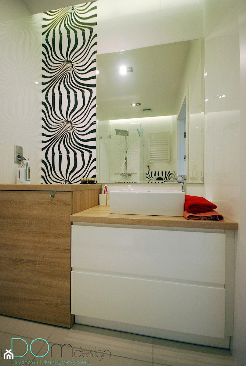 Mieszkanie - biel i drewno - Łazienka, styl nowoczesny - zdjęcie od INDOMDESIGN